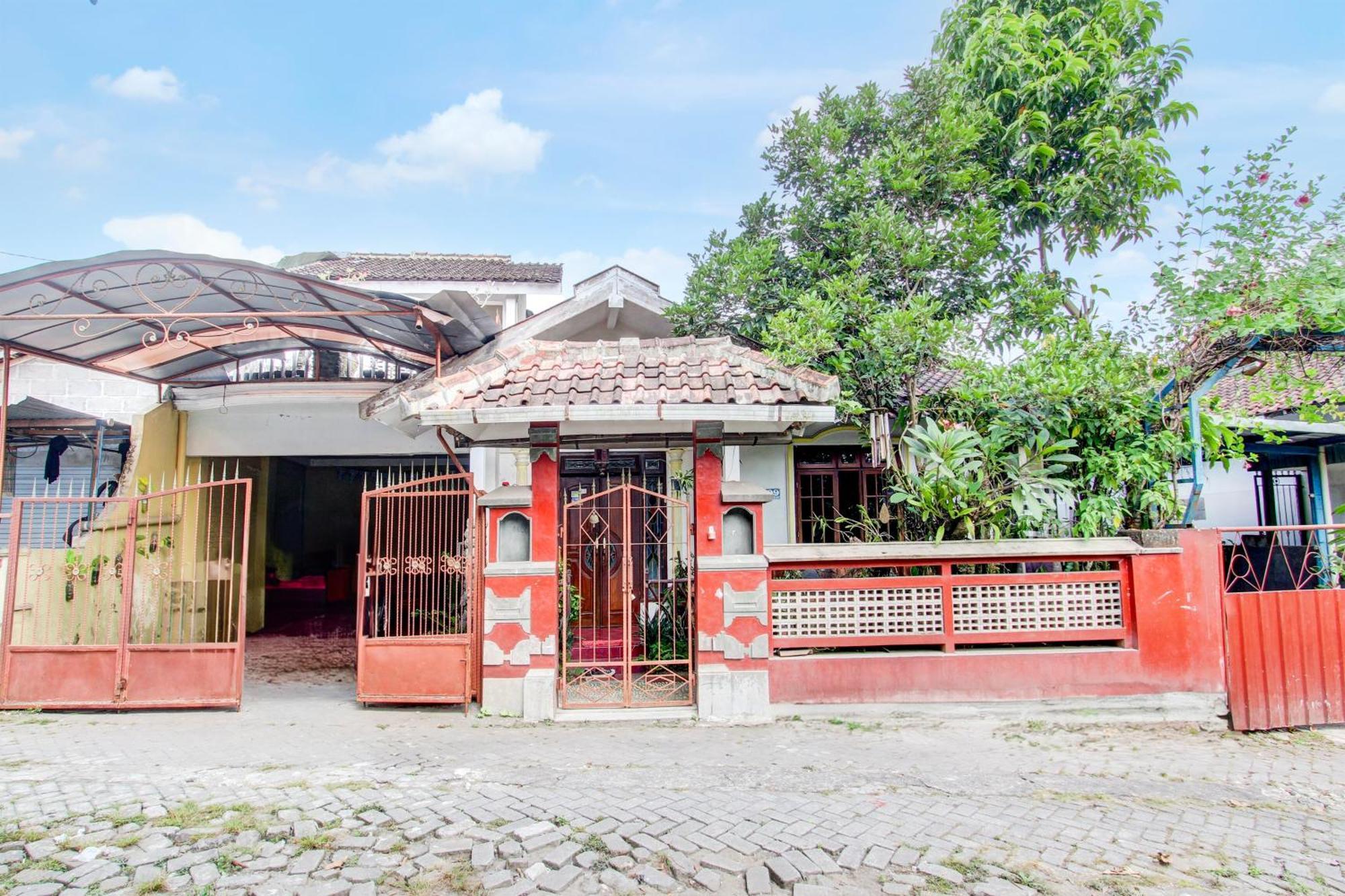 Oyo 94000 Omah Citra Genia Homestay Ngaglik Luaran gambar